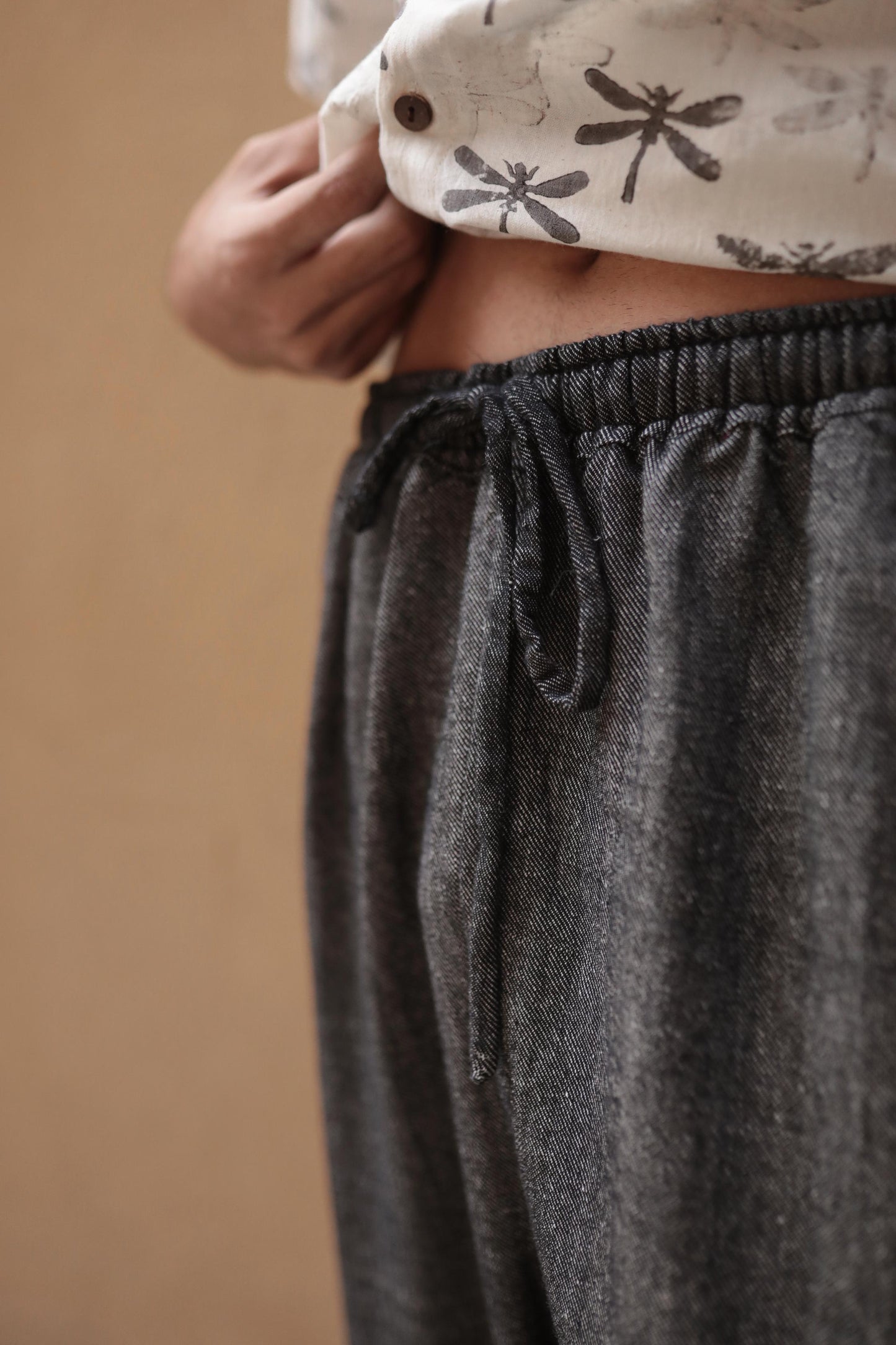 drawstring pants / charcoal