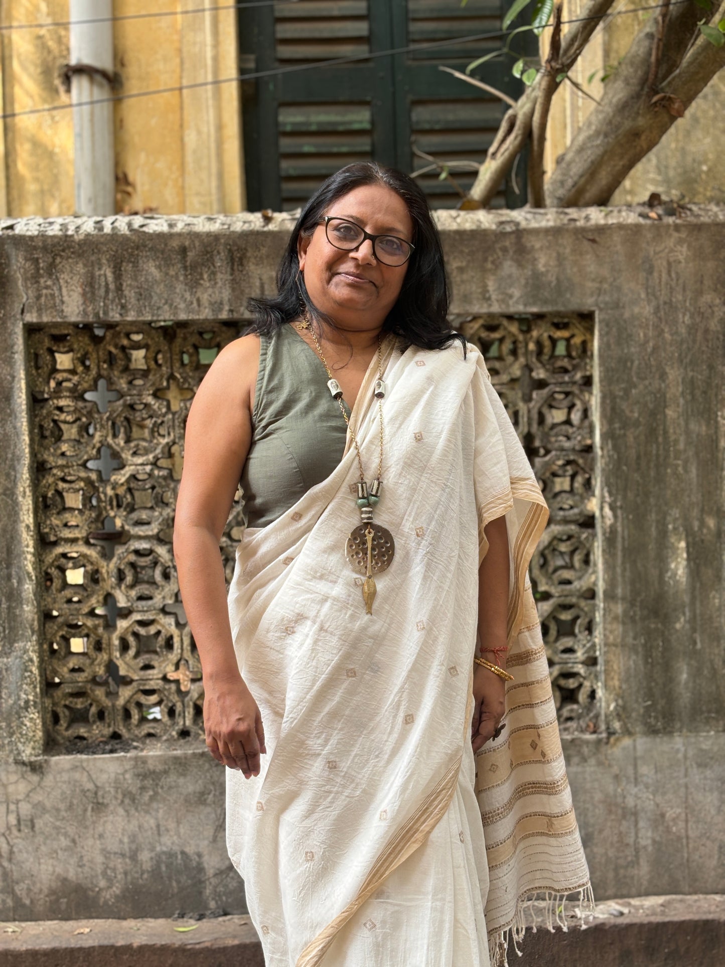 white bengal bhujodi saree