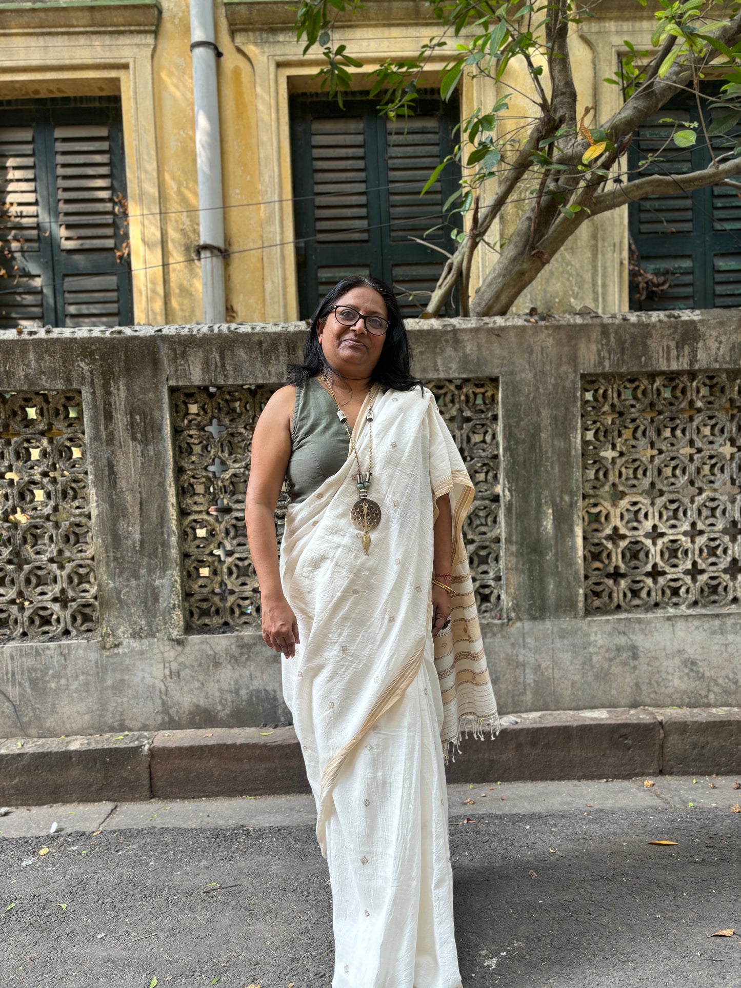 white bengal bhujodi saree